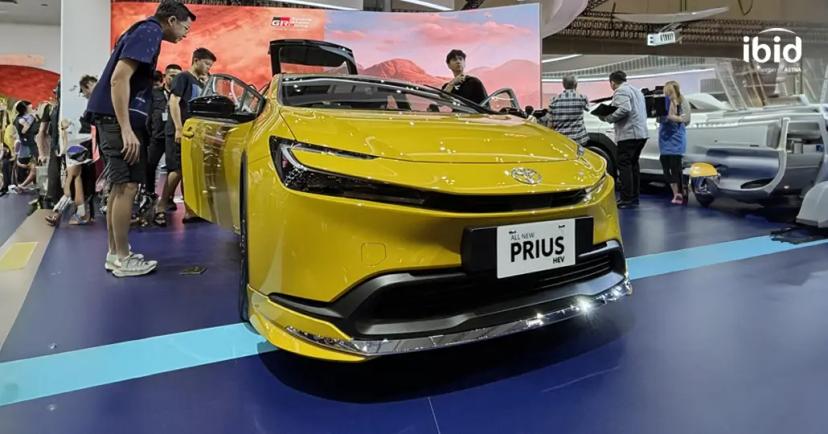 Toyota Prius Hybrid Mejeng di GIIAS 2024, Segini Harganya