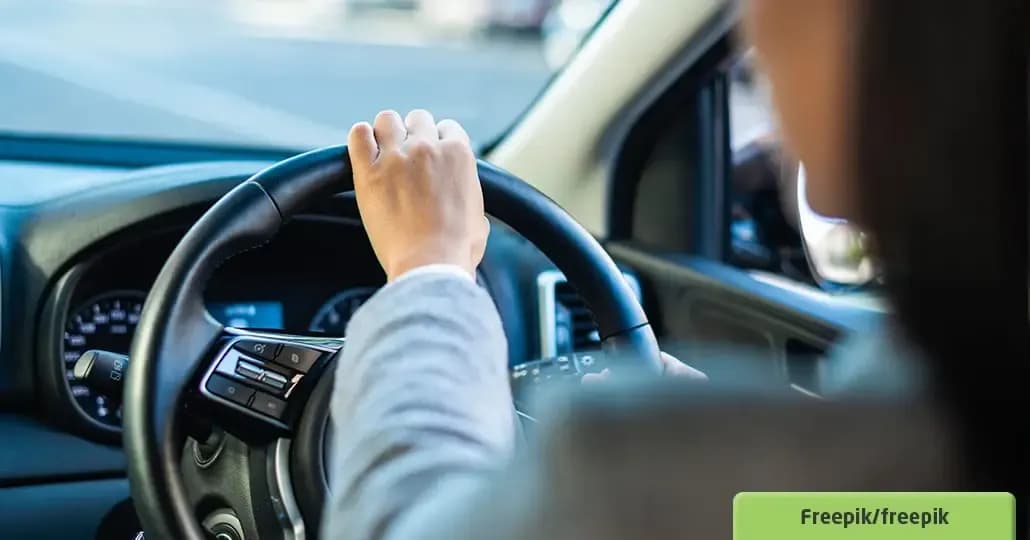 Tips Mengemudikan Mobil di Belokan Tajam, Jangan Nyalip!