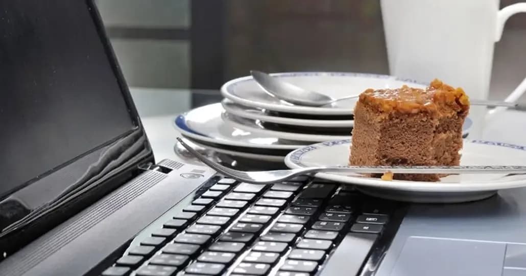 10 Kebiasaan Buruk yang Merusak Laptop, Jangan Disepelekan