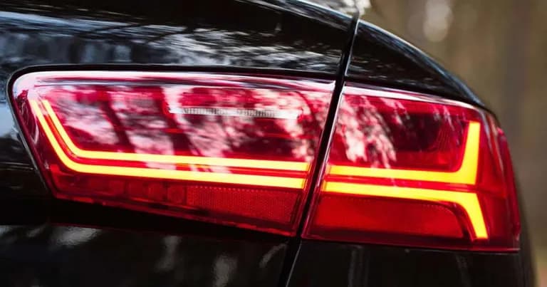 Lampu Sein Berkedip Lebih Cepat? Ini 5 Penyebabnya