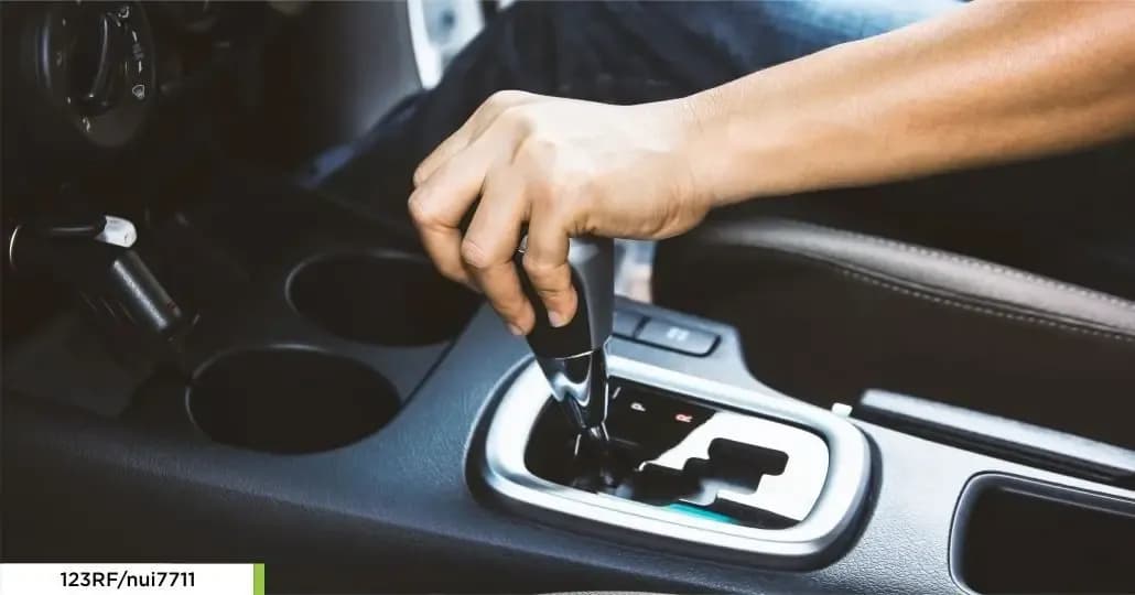 Ini Alasan Mobil Matic Perlu Direm Saat Distarter