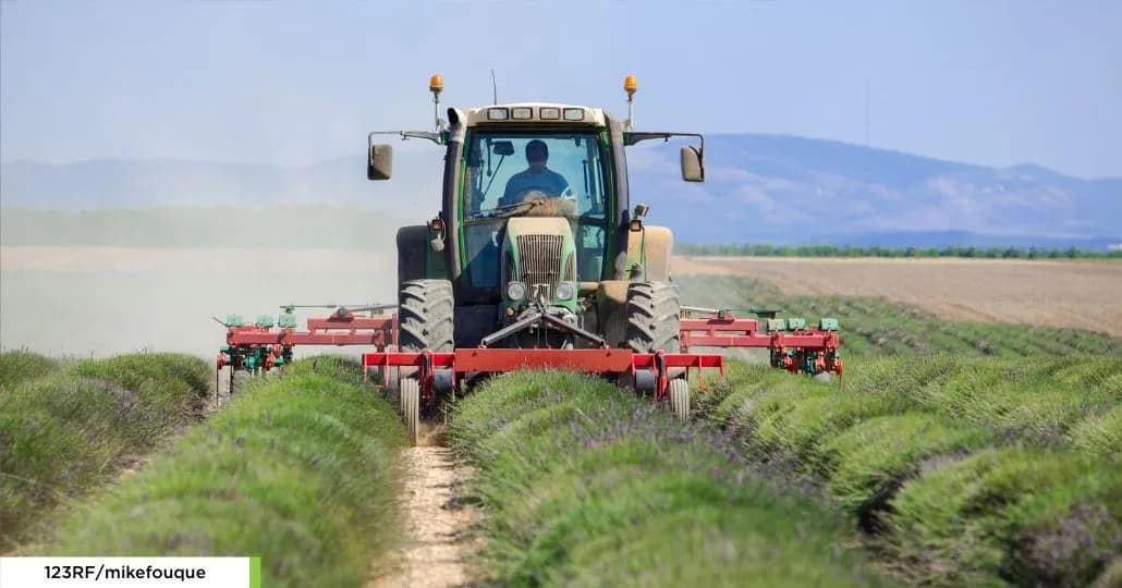 10 Jenis Alat Pertanian Modern beserta Fungsinya