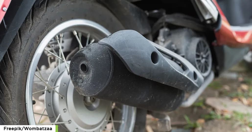 Knalpot Motor Matic. (Freepik/Wombatzaa)