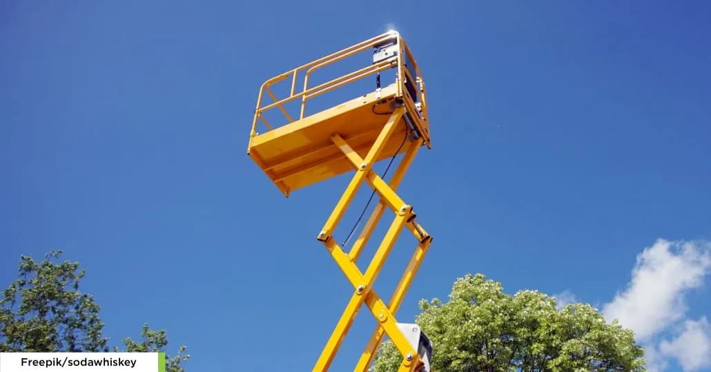 Scissor Lift. (Freepik/sodawhiskey)