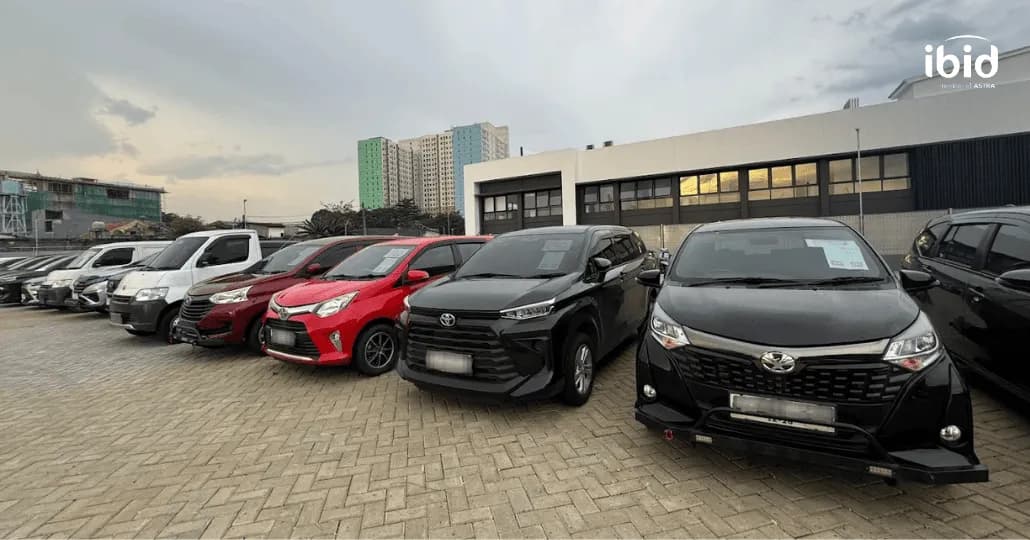 Pool Mobil Bekas IBID Jakarta. (PT Balai Lelang Serasi)