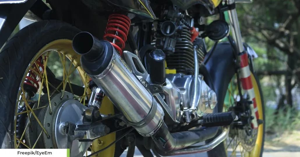 Modifikasi Motor Knalpot Racing. (Freepik/EyeEm)