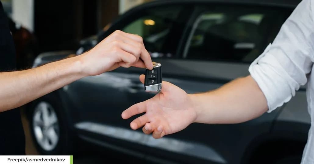 Serah Terima Kunci Mobil Keluarga. (Freepik/asmedvednikov)