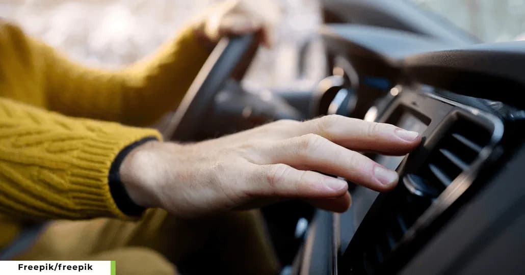 Menghidupkan AC Mobil. (Freepik/freepik)