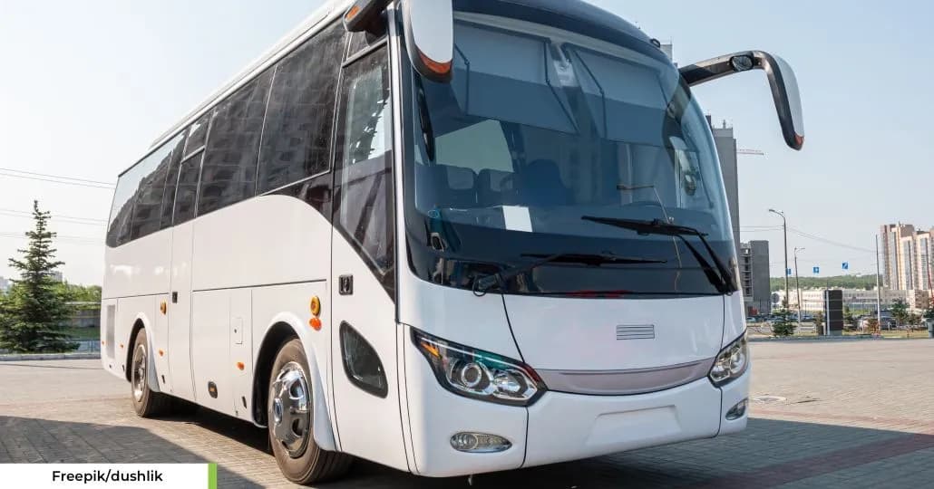 Lelang Bus Bekas. (Freepik/dushlik)