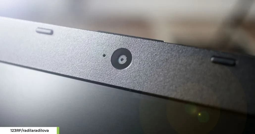 Kamera laptop. (123RF/radilaradilova)