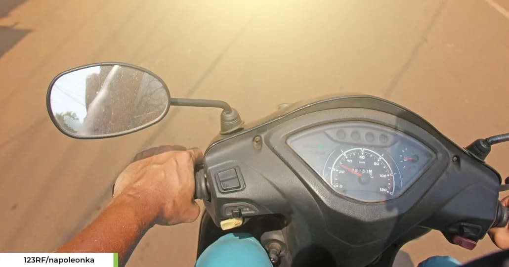 Nyetir Motor Matic. (123RF/napoleonka)