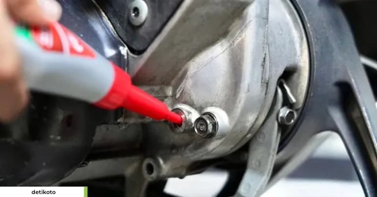 Ganti Oli Gardan Motor Matic. (detikoto)