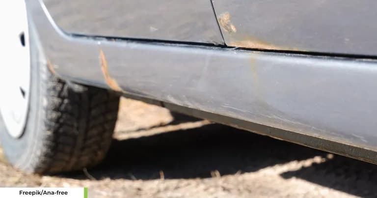 Mobil bekas berkarat. (Freepik/Ana-free)