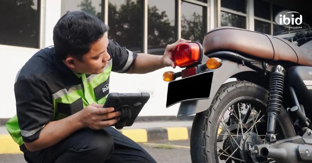 Inspeksi motor bekas. (PT Balai Lelang Serasi)