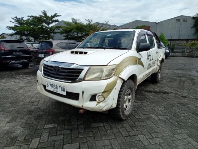 b9858tba-hilux-2014-61907917354