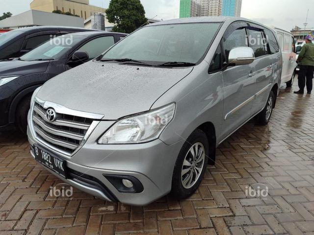 b1882uyk-innova-2015-62151788023