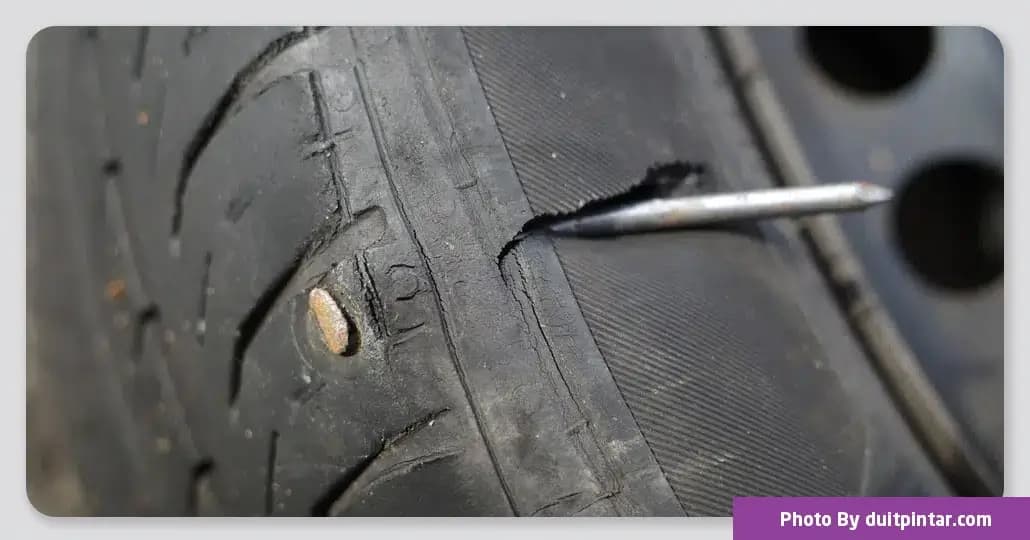 Ban Luar Motor Sobek dan Retak? Begini 6 Cara Mengatasinya