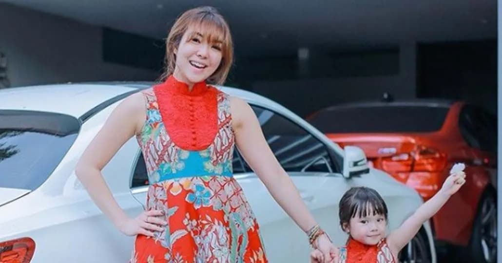 Intip Koleksi Mobil Mewah Gisel, Ada Mercedes Benz Segala, Lho!