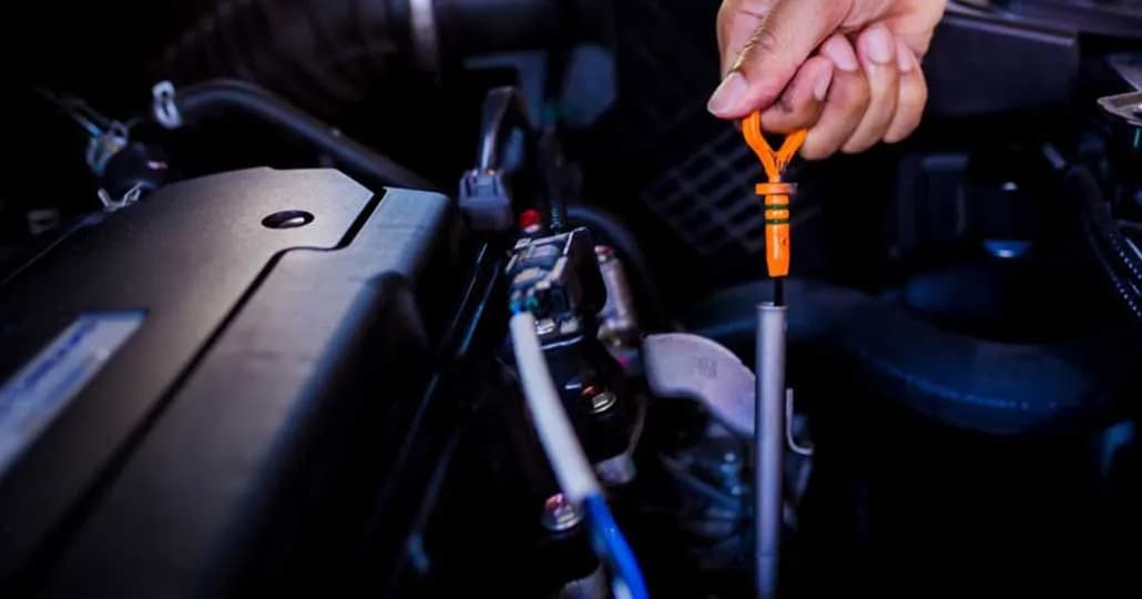 Hati-hati Beli Mobil Bekas, Ini Ciri Mobil Jarang Ganti Oli