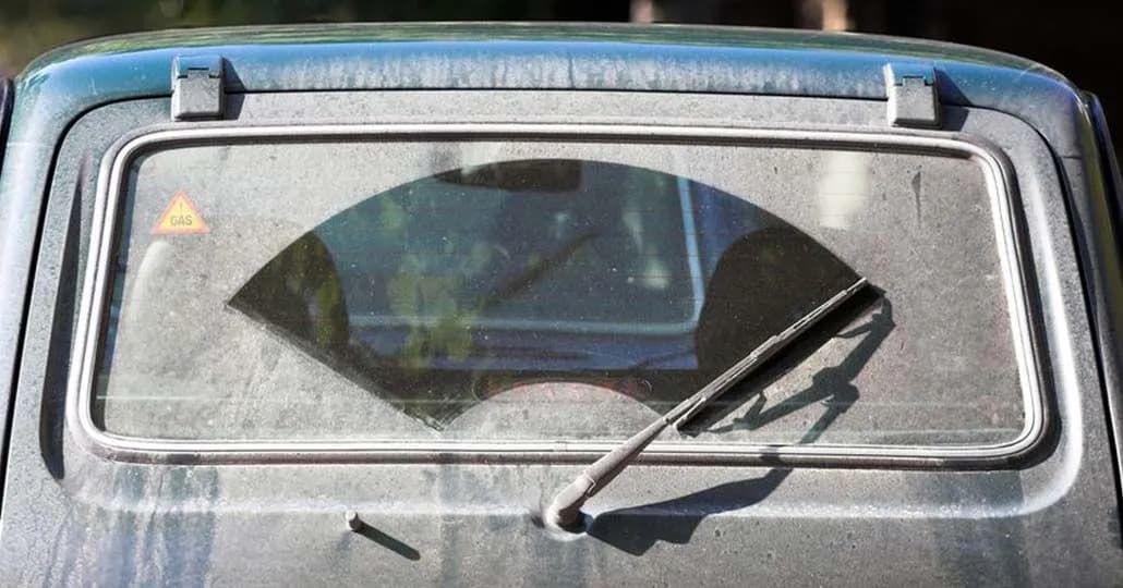 Cara Rawat Wiper di Kaca Belakang Mobil