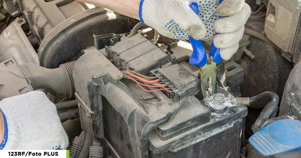 5 Penyebab Aki Mobil Meledak Beserta Cara Pencegahannya