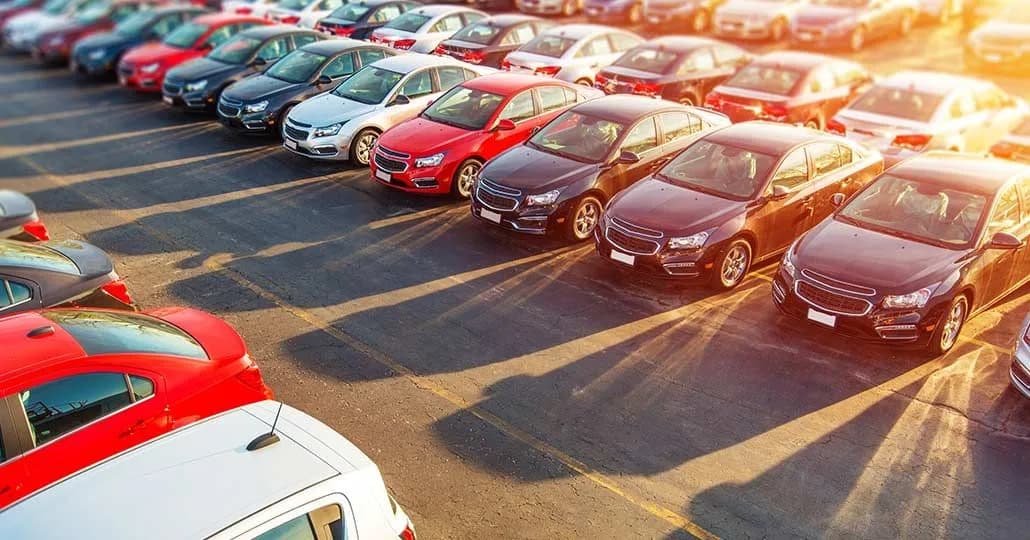 Stok Mobil Bekas Melimpah di Balai Lelang