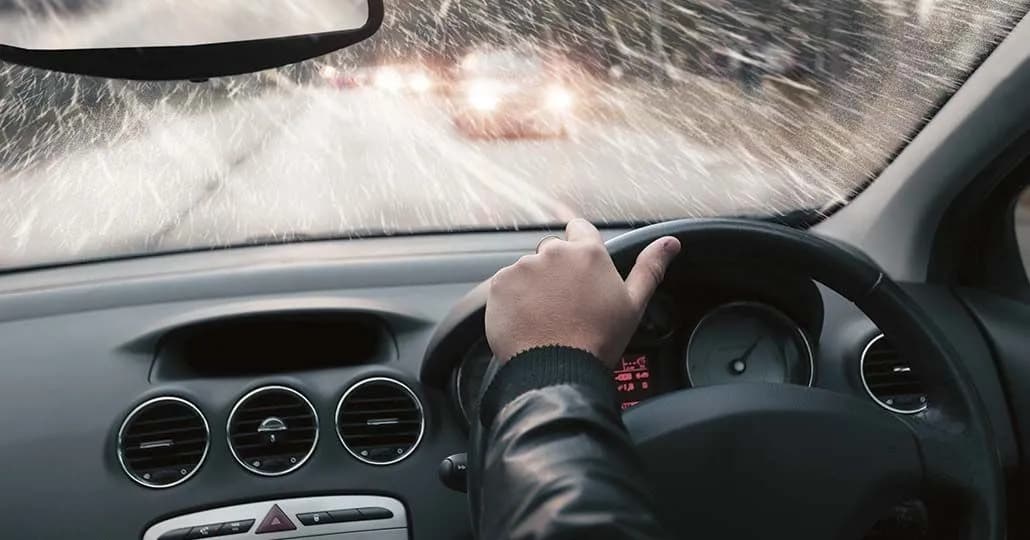 10 Cara Merawat Mobil di Musim Hujan