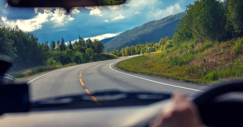 Tips Berkendara di Jalan Berkelok tanpa Marka