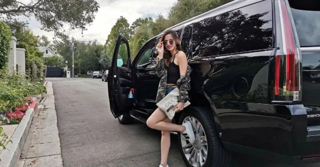 Deretan Koleksi Mobil Mewah Nia Ramadhani, Termurah Rp1,4 Milyar