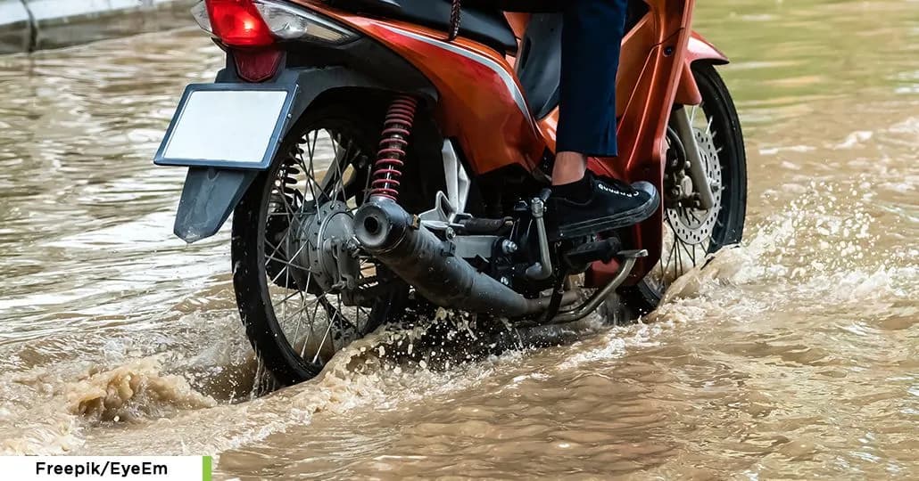 Motor Terjang Banjir. (Freepik/EyeEm)