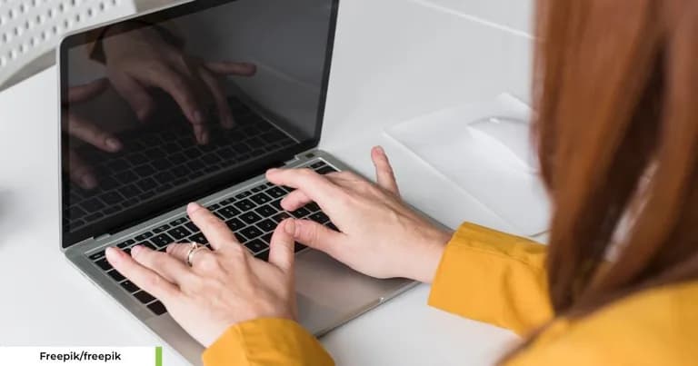 Laptop untuk content creator. (Freepik/freepik)