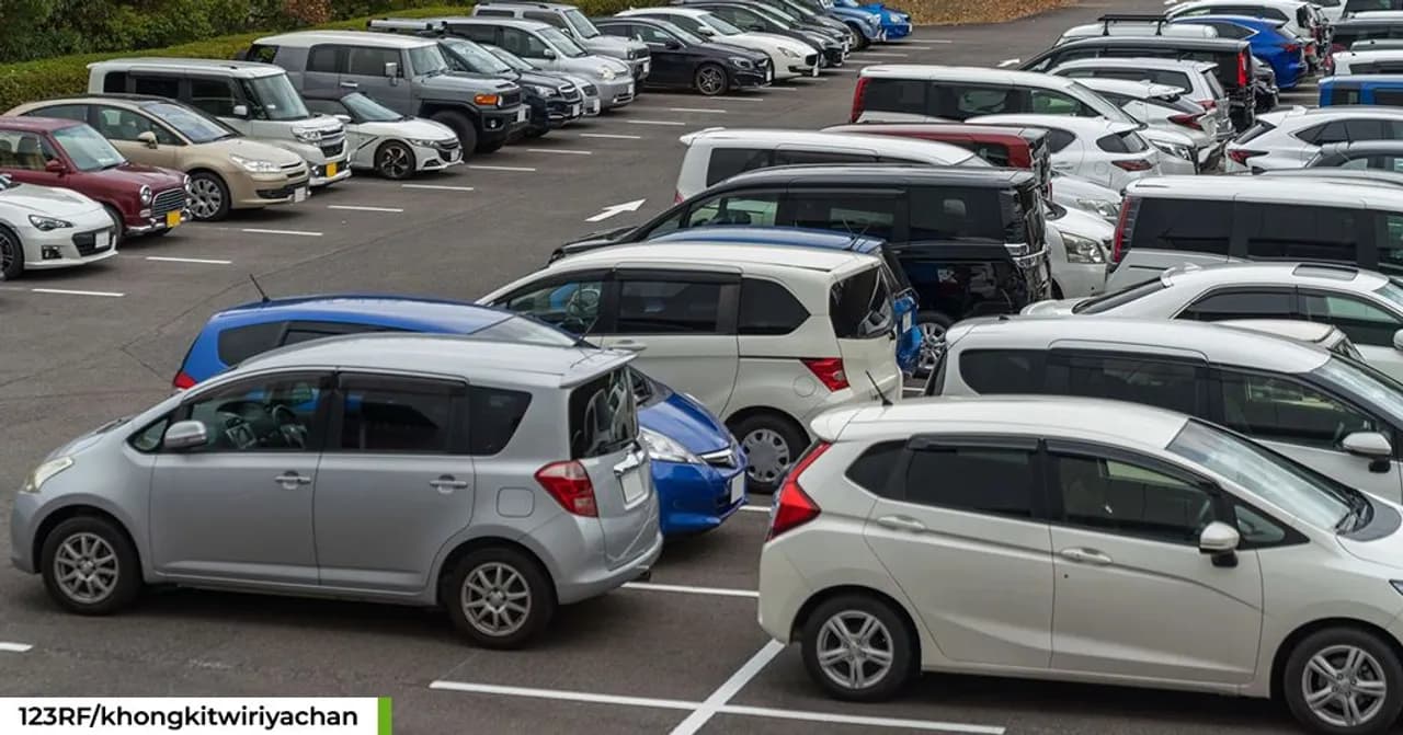 Mobil bekas murah. (123RF/khongkitwiriyachan)